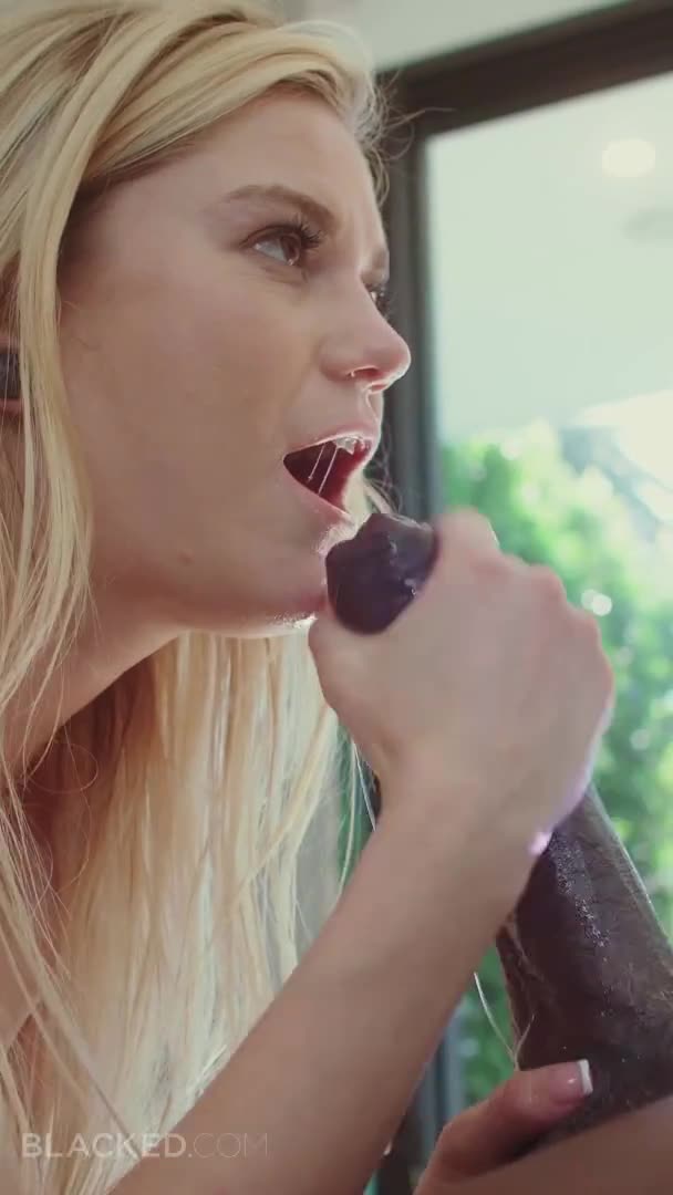 Joss Lescaf, Chloe Foster - Handjob